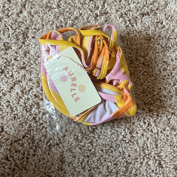 NWT Aurelle Bathingsuit top - Picture 3 of 3